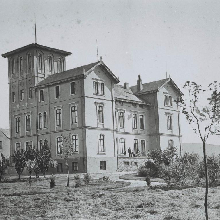 Weiße Villa – 1/10