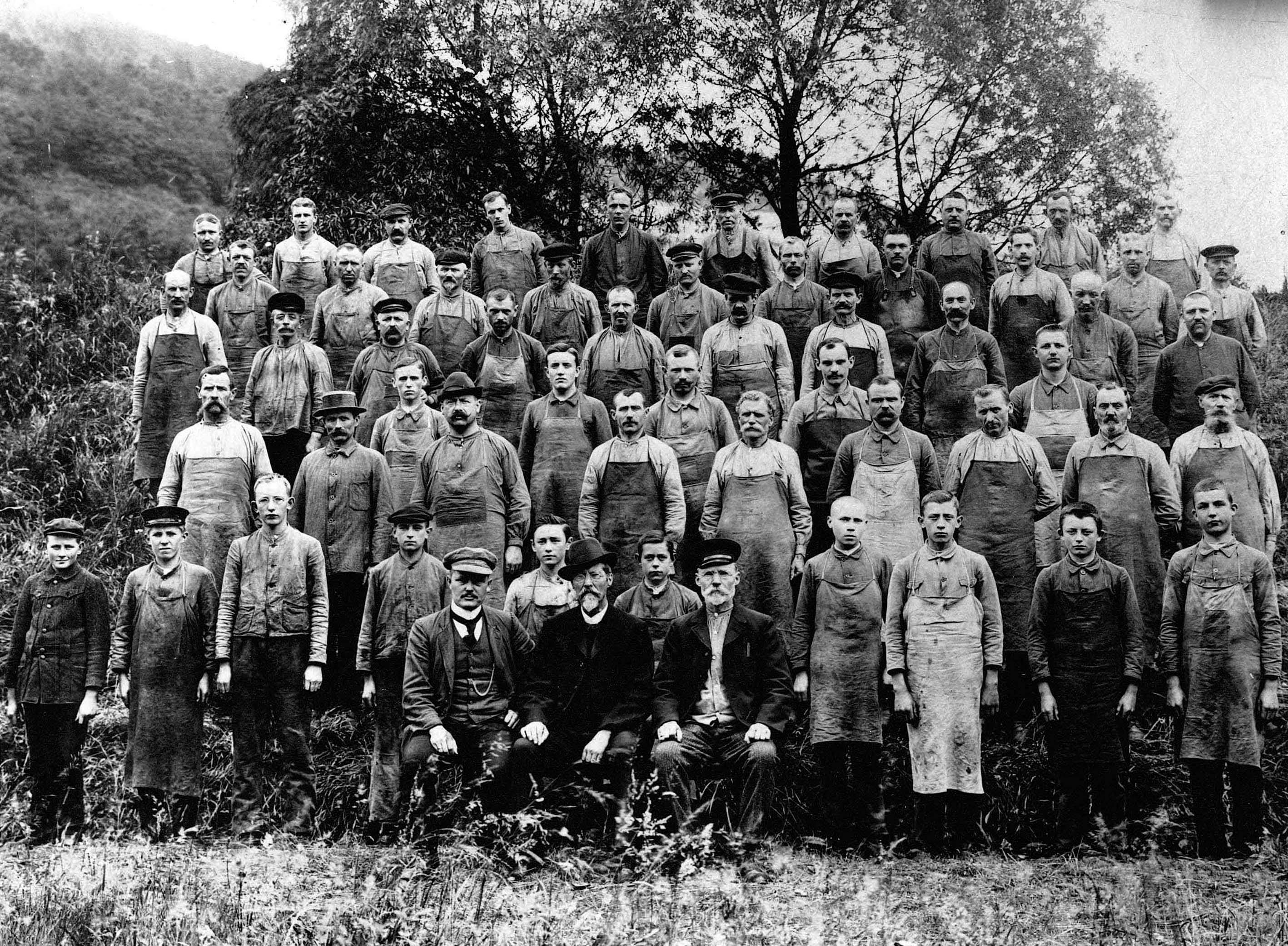 Belegschaftsfoto der Amalienhütte um 1900